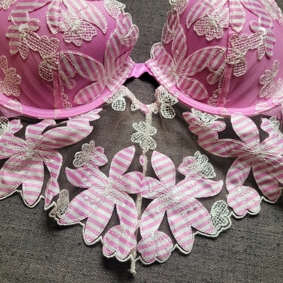 32C sexy Victoria Secret bra - Picture 2 of 5